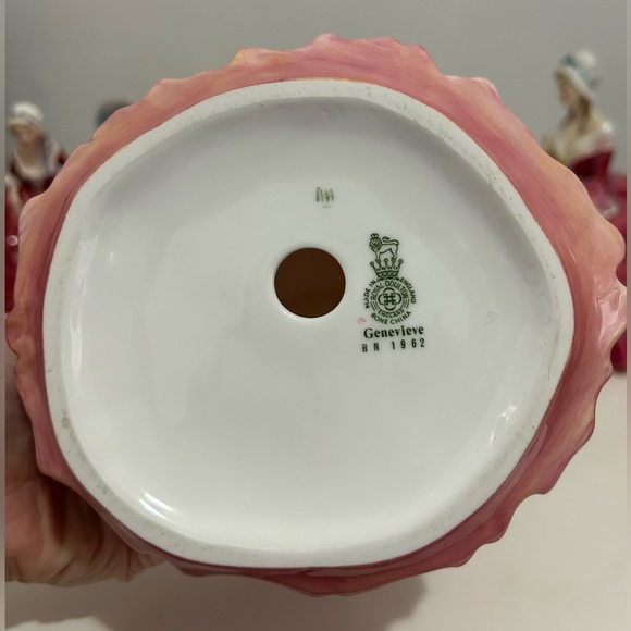 Royal Doulton Vintage Figurine Genevieve - Picture 5 of 6